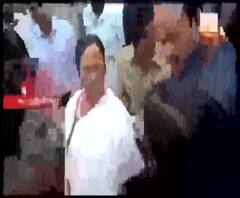 ডেবরা থেকে ফেরার পথে মুখ্যমন্ত্রীর জনসংযোগ