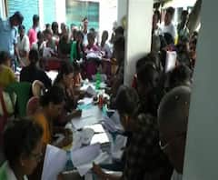 নাগরিকপঞ্জিতে নাম বাদ পড়ার আশঙ্কায় রেশন কার্ড সংশোধনের জন্য আলিপুরদুয়ারেও দীর্ঘ থেকে দীর্ঘতর হচ্ছে লাইন, সচেতনতামূলক প্রচার চলছে, জানালেন বিডিও