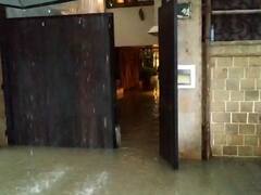 Mumbai Rain: जुहू में अनिल कपूर के घर के अंदर घुसा पानी, देखें वीडियो