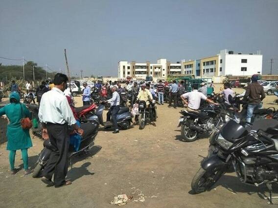 વડોદરાઃ RTOમાં કર્મચારીઓની અછતને કારણે લોકોને ભારે હાલાકી, જુઓ વીડિયો