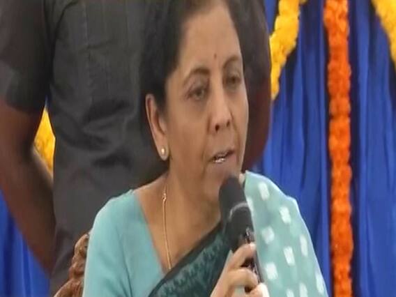 बैंकों के विलय के बाद कर्मचारियों को नौकरी जाने का डर, वित्त मंत्री ने कहा- कोई कर्मचारी नहीं हटाया जाएगा