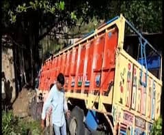 গঙ্গারামপুরে নিয়ন্ত্রণ হারিয়ে লরি ঢুকল চায়ের দোকানে, মৃত ৫