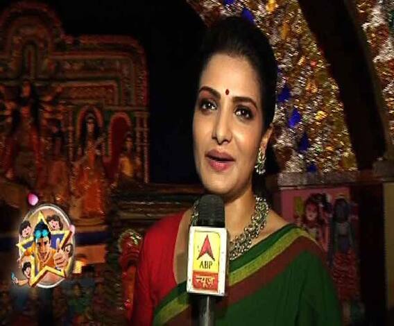 আপনার পুজোয় তারকা: দেশপ্রিয় পার্ক সর্বজনীনের মণ্ডপে ঘুরে পুজোর চালচিত্র তুলে ধরলেন অভিনেত্রী তনুশ্রী