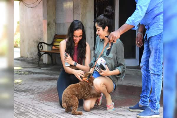 These Adorable Pics Of Janhvi Kapoor Playing With A Dog Post Gym ...