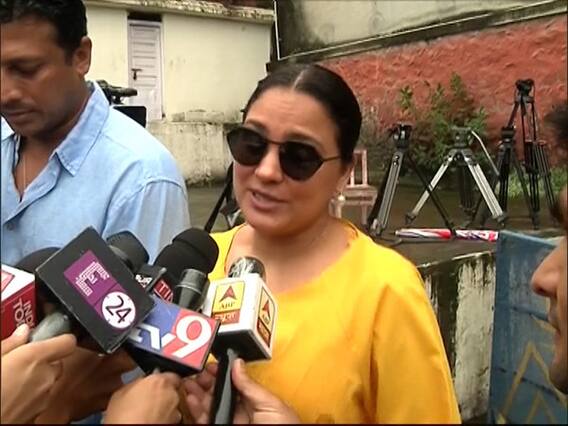 बॉलीवुड अभिनेत्री Lara Dutta ने मुंबई में किया मतदान, Aarey विवाद पर कही ये बात | Maharashtra Voting