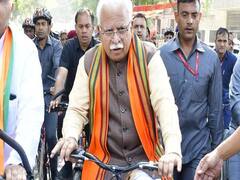 હરિયાણા ચૂંટણીઃ મુખ્યમંત્રી મનોહરલાલ ખટ્ટર સાયકલ લઈને આવ્યા મત આપવા, જુઓ વીડિયો