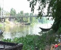 Reporter Stories: নদীয়ায় নদীতে ঝাঁপ দিয়ে আত্মহত্যার চেষ্টা গৃহবধূর, শ্বশুরবাড়ির সঙ্গে বনিবনা না হওয়ার অভিযোগ