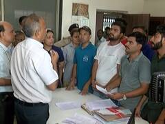 બિન સચિવાલય ક્લાર્ક પરીક્ષા રદ કરવા મુદ્દે ઉમેદવારો ગાંધીનગરમાં મચાવ્યો હોબાળો, જુઓ વીડિયો