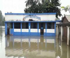 মুর্শিদাবাদে নদীবাঁধ ভেঙে বিপত্তি, জলবন্দি হাজারখানেক মানুষ