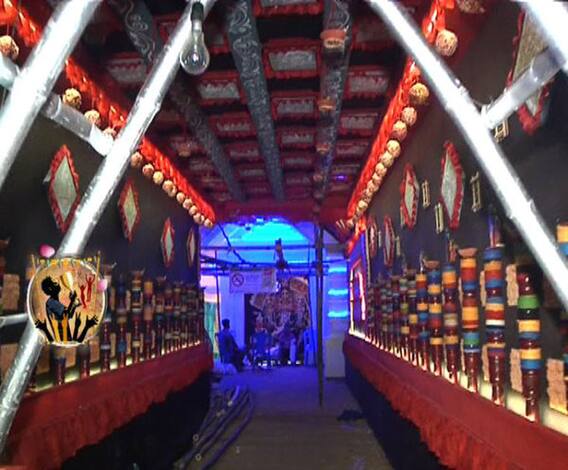 বাংলার বিভিন্ন শিল্পের সাজে রঙিন হয়ে উঠেছে ১১০ বছরের পুরনো বৃন্দাবন মাতৃমন্দিরের পুজো