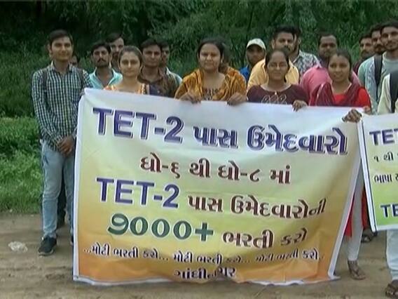 TET-2 પાસ ઉમેદવારોએ ભરતી મુદ્દે રજૂઆત કરવા પહોંચ્યા ગાંધીનગર, જુઓ વીડિયો