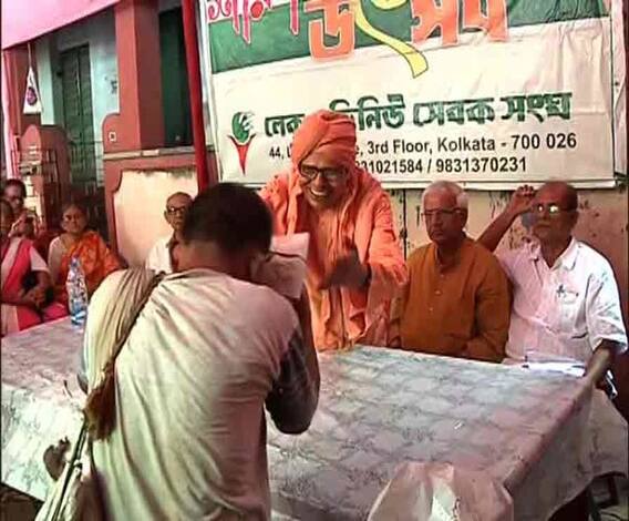 লেক অ্যাভিনিউ সেবক সঙ্ঘে পুজোর পাশাপাশি চলে সমাজসেবা