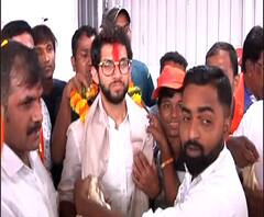 VIDEO | वरळी मतदारसंघात आदित्य ठाकरेंची प्रचारफेरी, रविवारचा मुहूर्त साधत प्रचार | ABP Majha 