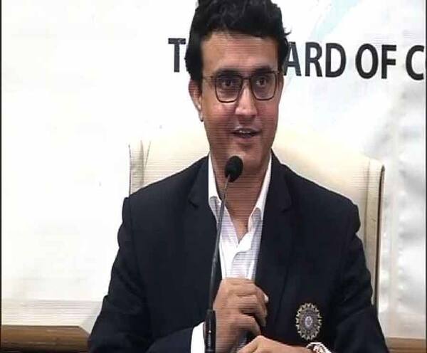 নস্টালজিয়া উস্কে অধিনায়ক থাকাকালীন পাওয়া ব্লেজার চাপালেন বোর্ড সভাপতি সৌরভ Sourav Ganguly sparks nostalgia by wearing his own Team India captain blazer নস্টালজিয়া উস্কে অধিনায়ক থাকাকালীন পাওয়া ব্লেজার চাপালেন বোর্ড সভাপতি সৌরভ