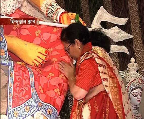 হিন্দুস্থান ক্লাবে চন্দ্রিমা ভট্টাচার্য্যের বরণ, সিঁদুরখেলা, দিলেন সম্প্রীতির বার্তা