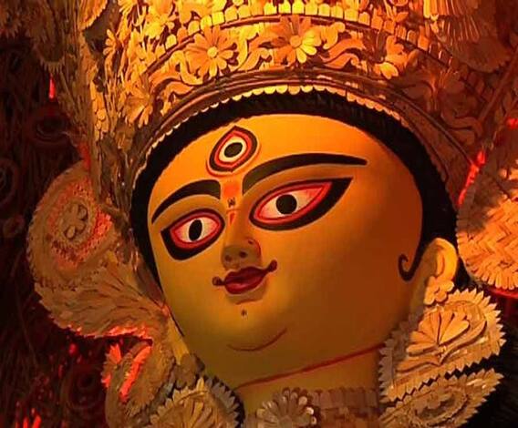 আপনার পুজোয় তারকা: বালিগঞ্জ কালচারাল-এর মণ্ডপ ঘুরে দেখলেন পরমব্রত চট্টোপাধ্যায়