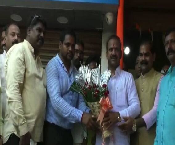 VIDEO | कल्याण पूर्वमध्ये शिवसेनेच्या 26 नगरसेवकांचे राजीनामे, सेनेच्या बंडखोर उमेदवाराला जाहीर समर्थन | ABP Majha