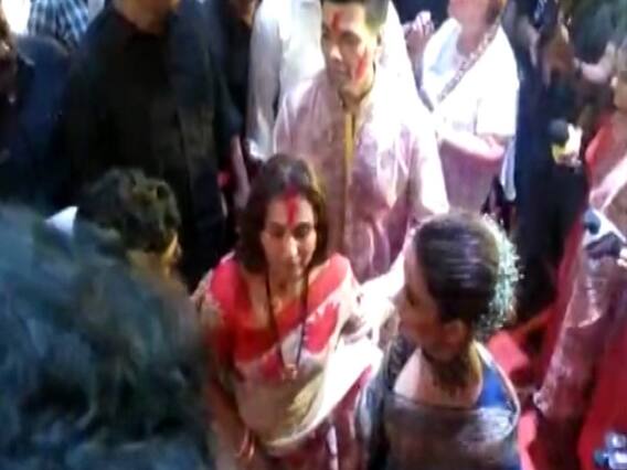 मुंबई: विजय दशमी पर Kajol और Rani Mukherjee समेत कई सितारों ने खेला सिंदूर