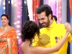Kahaan Hum Kahaan Tum: Dr Rohit dances during his engagement ceremony