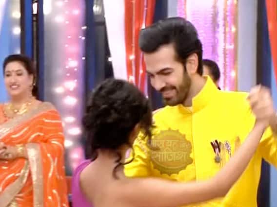 Kahaan Hum Kahaan Tum: Dr Rohit dances during his engagement ceremony
