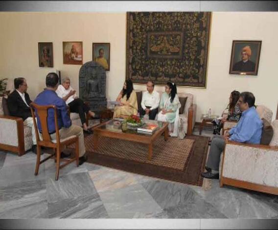 সন্ময় বন্দ্যোপাধ্যায়ের গ্রেফতারির প্রতিবাদে রাজভবনে বিজেপি, খতিয়ে দেখার আশ্বাস রাজ্যপালের