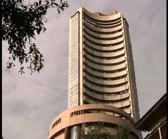 চাঙ্গা বাজার, সেনসেক্স চড়ল চারশ পয়েন্টের বেশি, নিফটি উঠল ১০০ পয়েন্টের বেশি