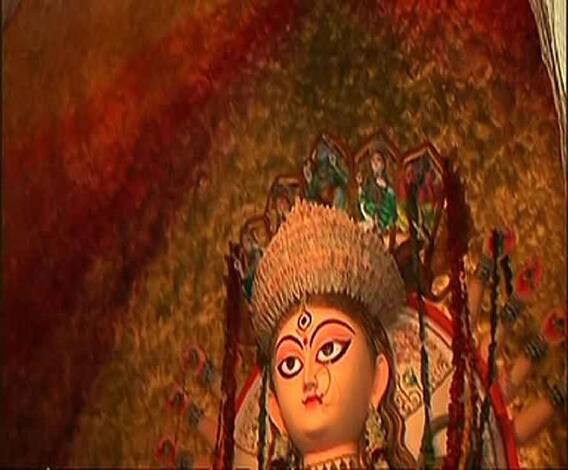 ‘অভিনব শিল্পমাধ্যমে সেরা'র সম্মান জিতে নিল ভবানীপুর অবসরের দুর্গাপুজো