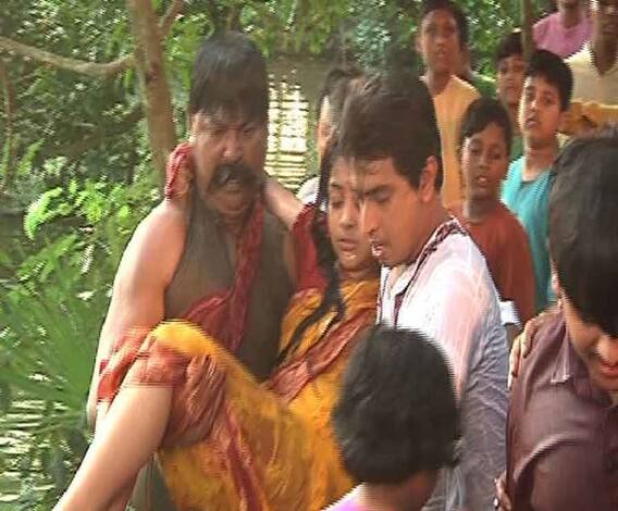 পুকুরে পড়ে যায় সৌদামিনী, ‘সৌদামিনীর সংসার’-এ ধুন্ধুমার, কী হল তারপর? জানুন