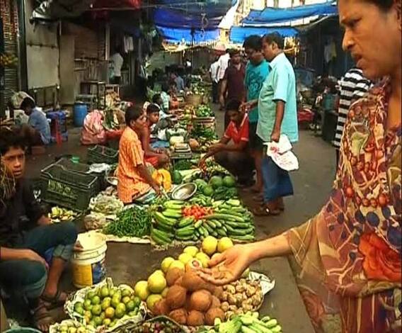 কোজাগরী লক্ষ্মীপুজোর আগে বাজার আগুন, ফল-সবজির আকাশছোঁয়া দর 