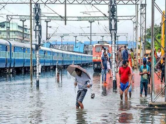 ભારે વરસાદની આગાહીને પગલે કેરળમાં જાહેર કરાયું રેડ એલર્ટ, જુઓ વીડિયો
