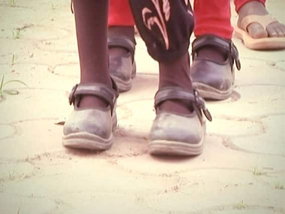 School bags, shoes and socks distributed in every district of UP to be investigated| Ghanti Bajao