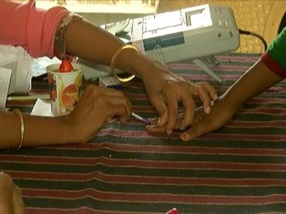 રાધનપુર પેટાચૂંટણીઃ સવારથી મતદાન માટે લાગી લાંબી લાઇન, જુઓ વીડિયો