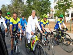 ગાંધીનગરઃ કેન્દ્રીય મંત્રી રૂપાલાની આગેવાનીમાં 26 કિ.મી. સાયકલ યાત્રાનો પ્રારંભ, જુઓ વીડિયો