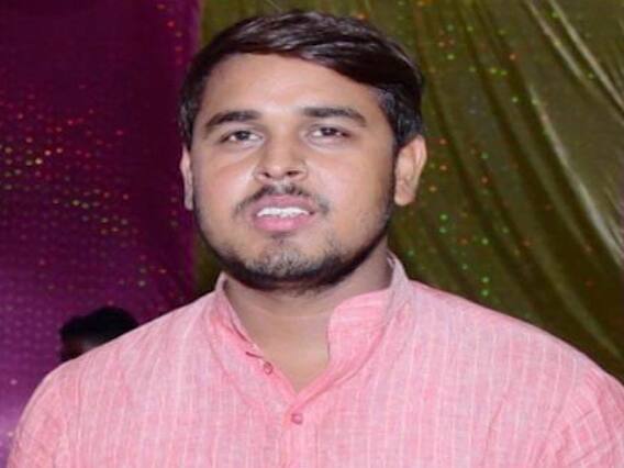 बस्ती में पूर्व छात्रसंघ अध्यक्ष की हत्या पर बवाल, पुलिस के साथ हुई छात्रों की झड़प