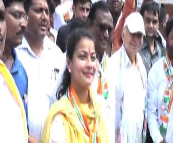 Big Fight वातावरण टाईट | सोलापूर मतदारसंघात प्रणिती शिंदेंसमोर शिवसेनेच्या दिलीप मानेंचं आव्हान | ABP Majha