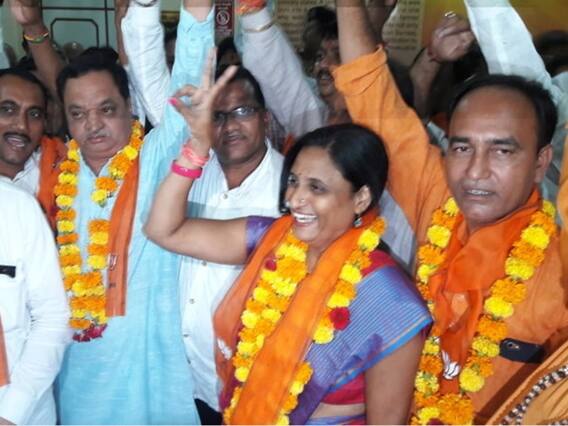 વડોદરા જિલ્લા પંચાયતમાં ભાજપના ટેકાથી ઇલાબેન ચૌહાણ પદે ચૂંટાયા, જુઓ વીડિયો