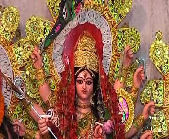 বাংলাদেশের শুরু হওয়া নিয়মকানুন মেনে আজও পুজো হয় দক্ষিণ কলকাতার দালাল বাড়িতে