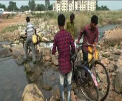 Reporter Stories: বাঁকুড়ায় গন্ধেশ্বরী নদীর ওপর বন্ধ সেতু নির্মাণের কাজ, বেহাল অস্থায়ী রাস্তা, নাজেহাল গ্রামবাসীরা