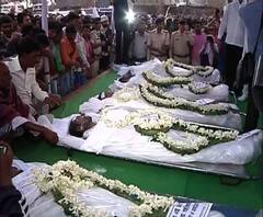 কাশ্মীরে জঙ্গিদের গুলিতে নিহত ৫ শ্রমিকের কফিনবন্দি মৃতদেহ ফিরল মুর্শিদাবাদের গ্রামের বাড়িতে
