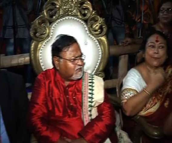 নাকতলা উদয়ন সঙ্ঘের সিঁদুর খেলায় হাজির পার্থ চট্টোপাধ্যায়, কী বললেন, শুনব