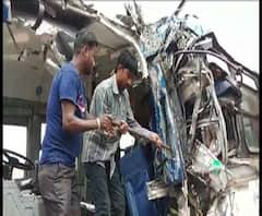 Reporter Stories: হুগলিতে বেআইনিভাবে পার্কিং করা ডাম্পারের পিছনে ধাক্কা সরকারি বাসের, গুরুতর আহত ১৩