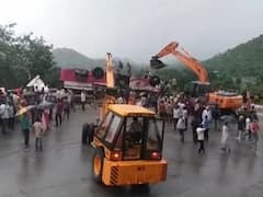 અંબાજી પાસે ગોજારો અકસ્માતઃ આણંદના ખડોલમાં નીકળી એક સાથે છ નનામી, લોકો હીબકે ચડ્યા