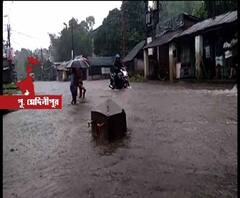 পূর্ব মেদিনীপুরের কাঁথিতে সকাল থেকে তুমুল বৃষ্টি, জল থইথই হাসপাতাল রোড