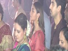 Navratri के अंतिम दिन Alia, Hrithik समेत कई सितारों ने लिया देवी सिद्धिदात्री का आशीर्वाद