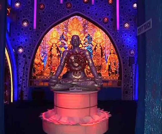 থিমের আতিশয্য নয়, আন্তরিকতা আর নিষ্ঠায় বাজিমাত ভবানীপুরের পদ্মপুকুর বারোয়ারির, জিতে নিল ‘সারল্যে সেরা’র শারদ আনন্দ সম্মান