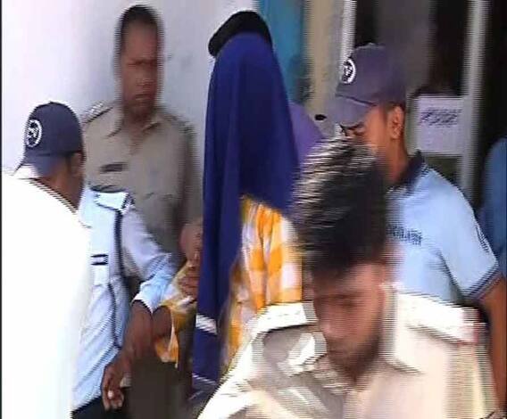 জিয়াগঞ্জে সপরিবারে শিক্ষক খুনে গ্রেফতার ১