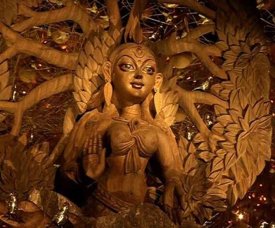 আপনার পুজোয় তারকা: বড়িশা ক্লাবের মণ্ডপে অভিনেতা ঋতব্রত মুখোপাধ্যায়