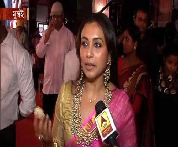 মুম্বইতে নবমীর পুজোর ভোগ বিতরণে ব্যস্ত রানি মুখোপাধ্যায়