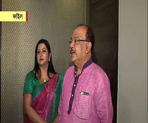 ভাইফোঁটা নিতে বৈশাখীকে নিয়ে মমতার বাড়িতে শোভন